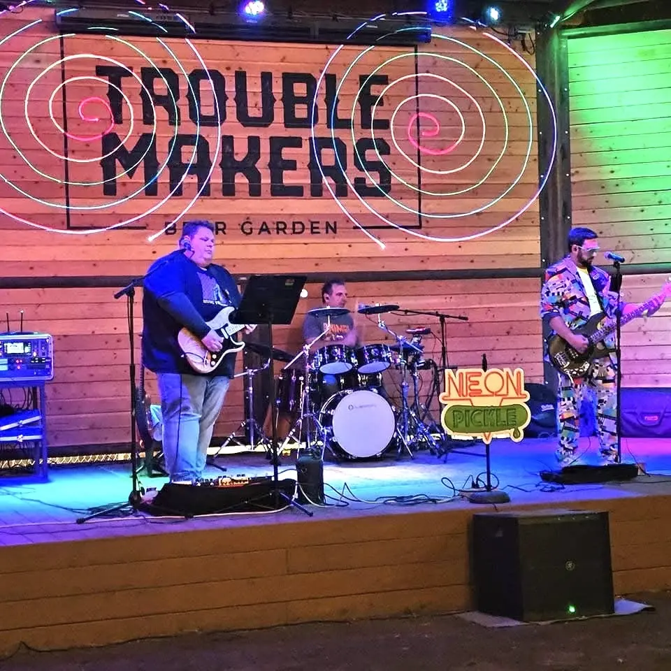 Neon Pickle @ Troublemakers