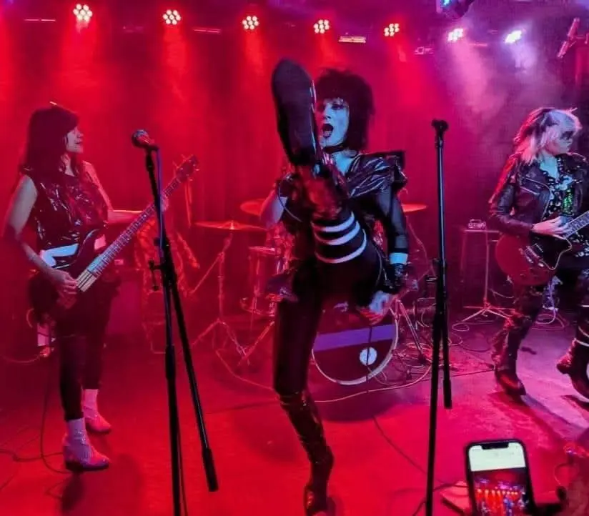 The Priscillas live at Nambucca!