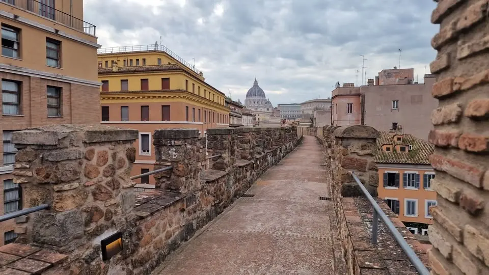 Passetto di Castel Sant'Angelo in notturna