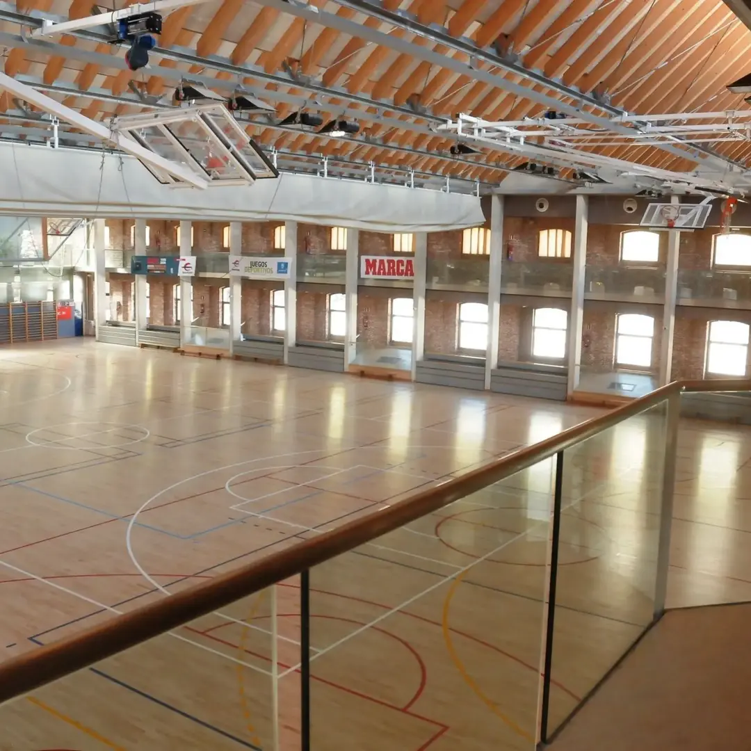 Indoor Pickup Basketball in Pacífico