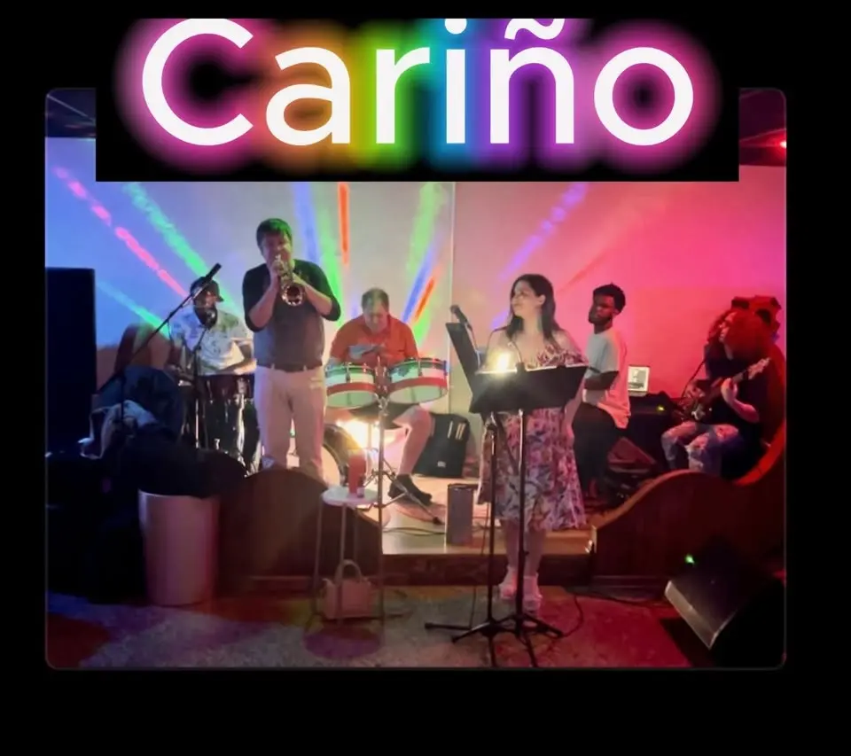 Cariño live at the Roq