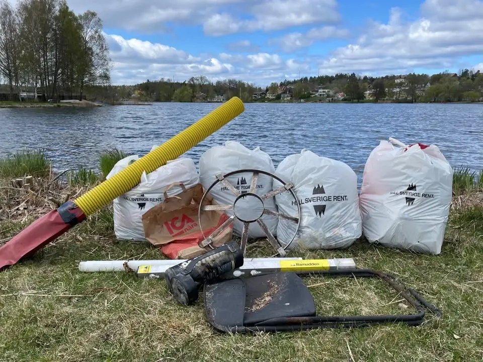 Strandstädning vid Ältasjön