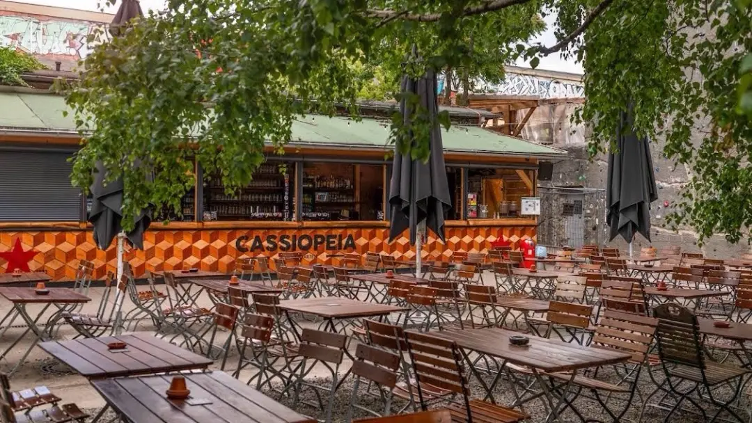 Sip Happens! Saturday Social @ Cassiopeia Sommergarten 🌳