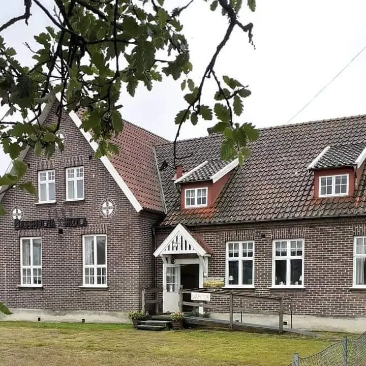 Bakluckeloppis vid Bassholma fd skola 