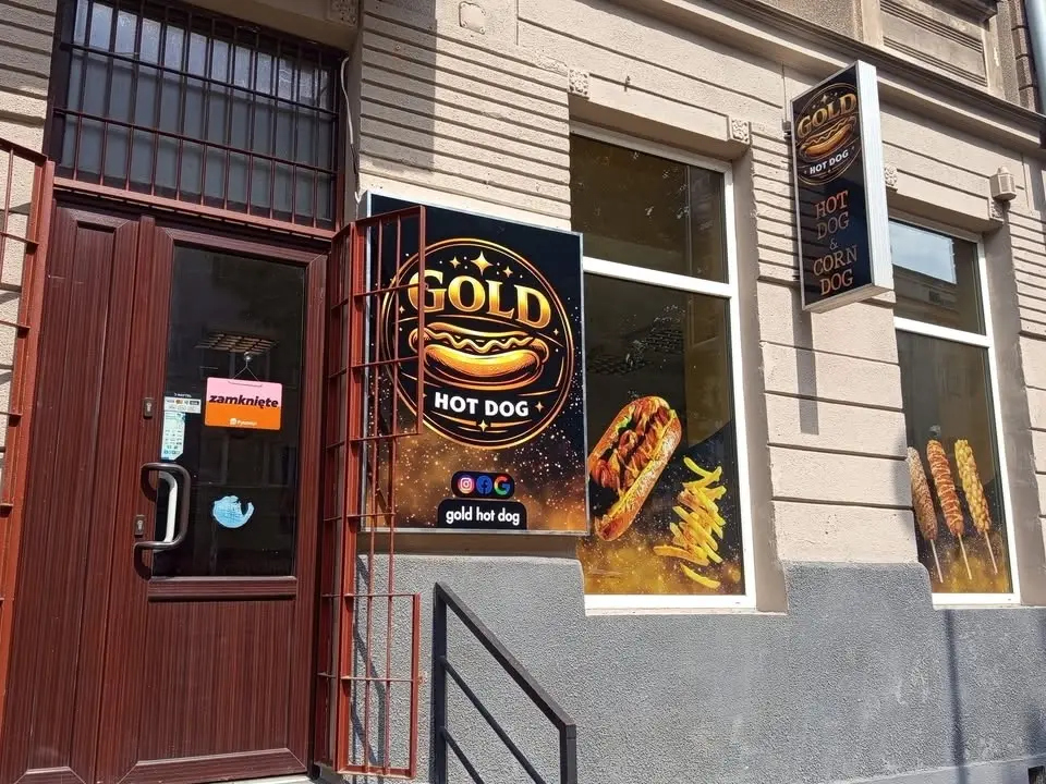 Gold hot dog 