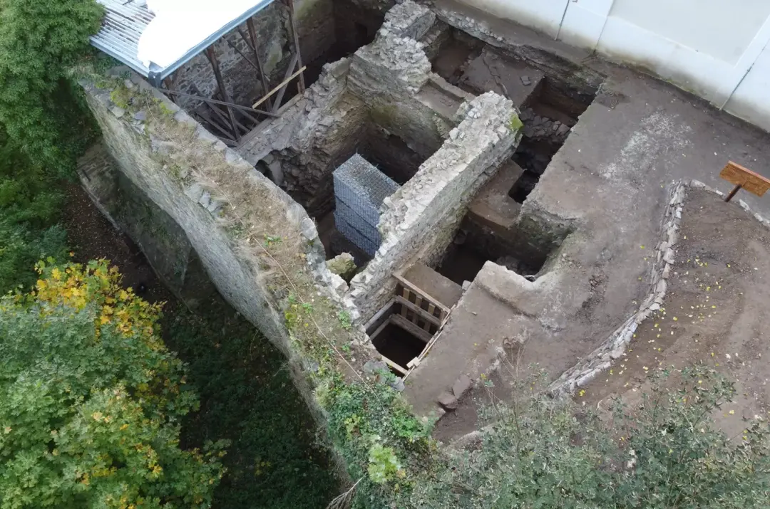 Sázava – Klášterní zahrady a tajemný středověký dům nad svatoprokopskou jeskyní