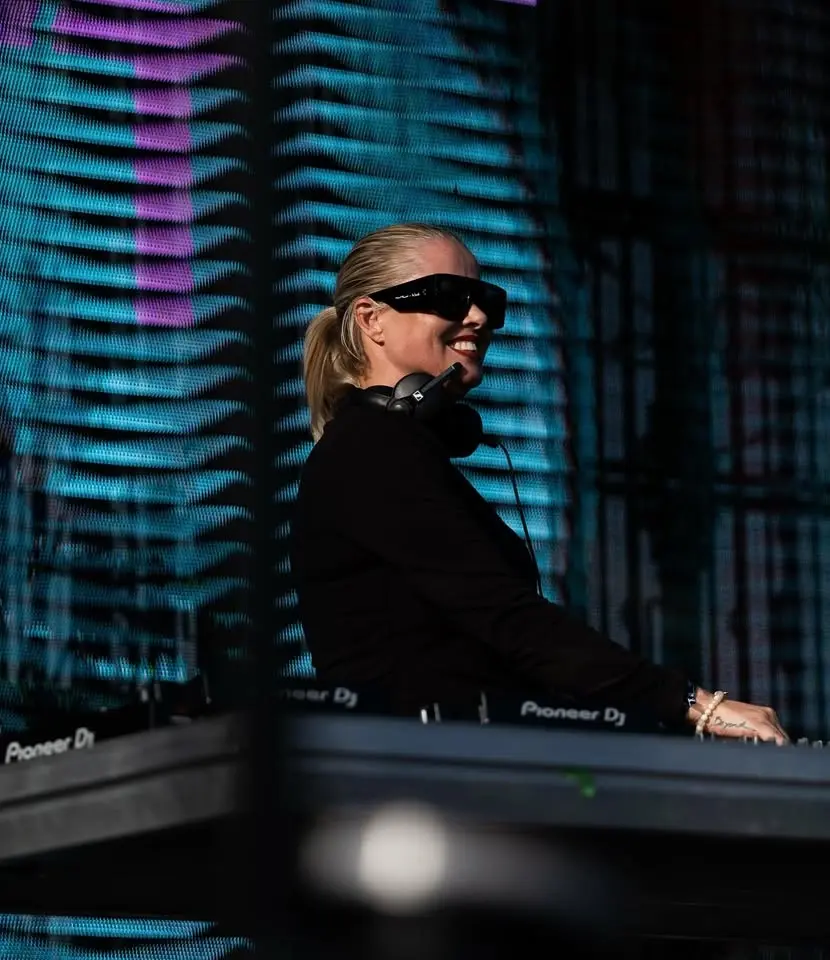 Nicoline Toft — DANMARKS UKRONEDE DJ DRONNING