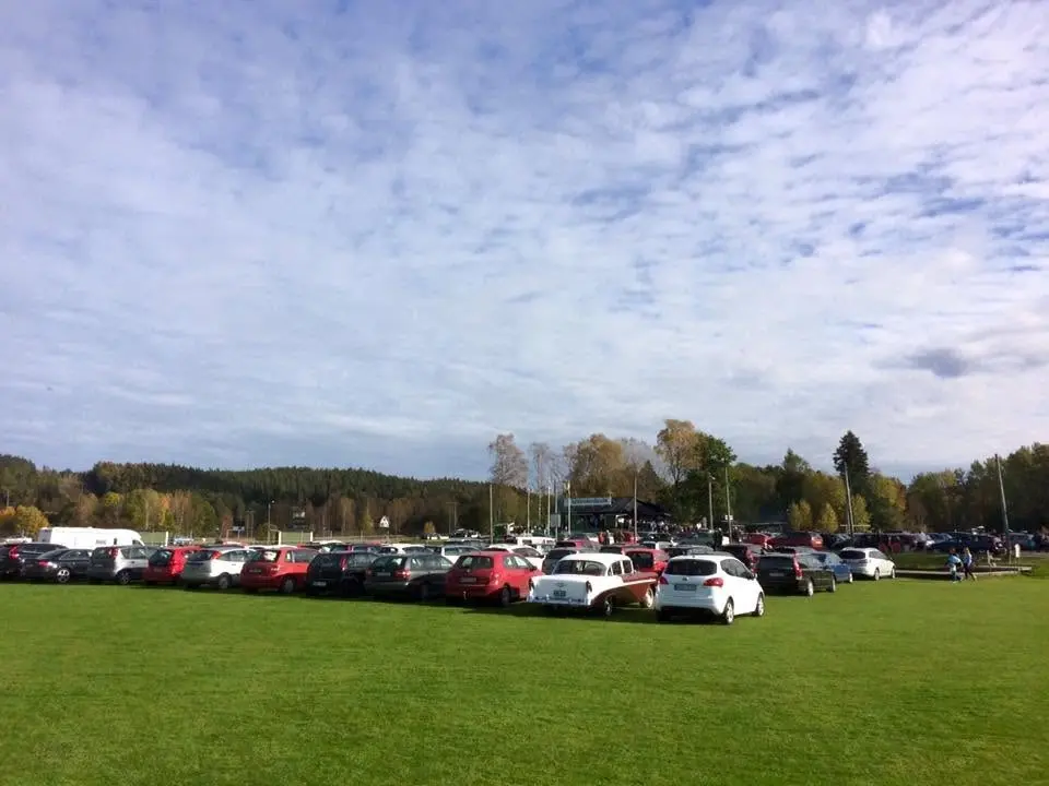 **Drive-in-Bingo PREMIÄR på midsommardagen**