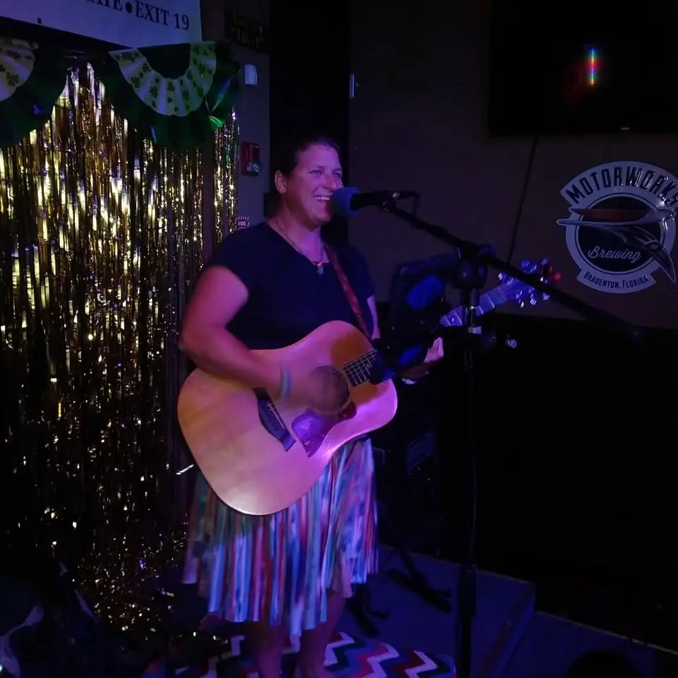 Cristi Sola Acoustic at Bistro Palms