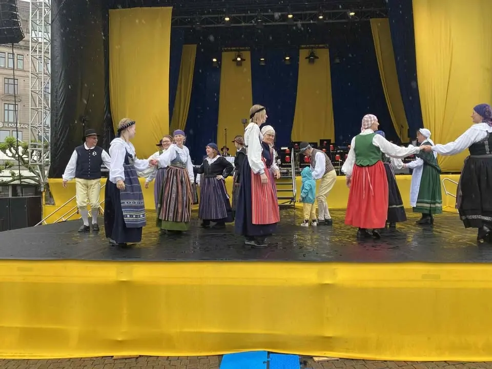 Fira Sveriges Nationaldagen med Malmö Folkdansare