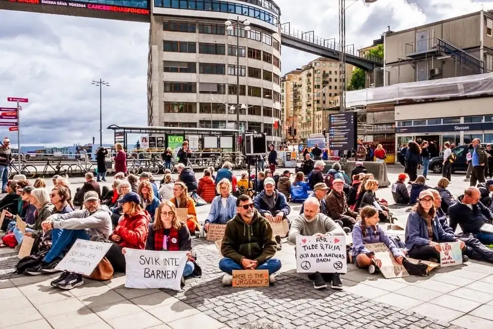 Rebellpapporna Stockholm manifesterar för den biologiska mångfalden