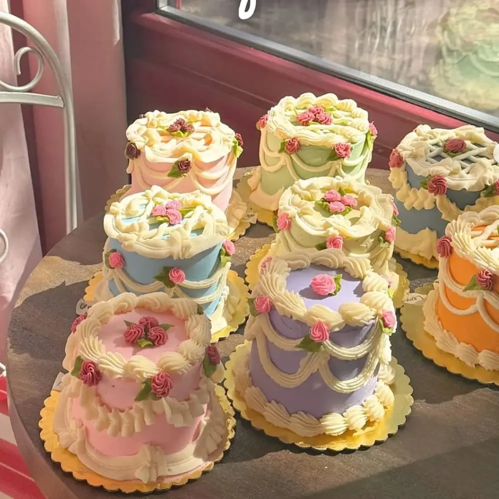 Vintage Cake Decor: A Lambeth Workshop with Saint Street Cakes