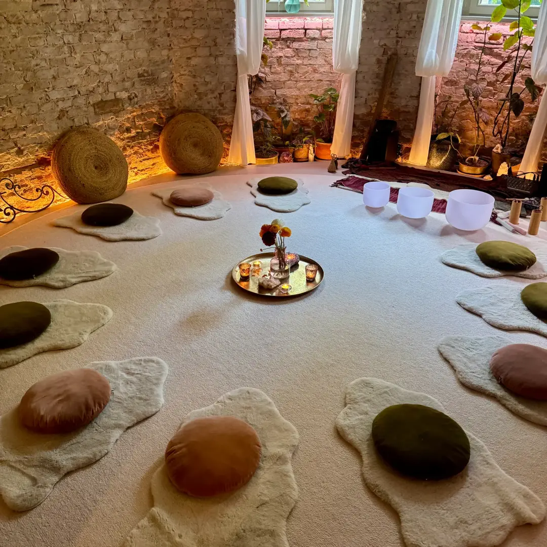 Rooted in Resonance - Into the Mycelium. An immersive live bass sound journey.