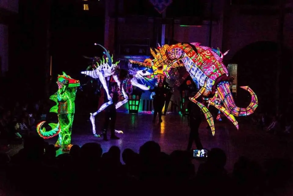 La Fiesta de Coloricuaro -Alebrijes Gigantes Iluminados