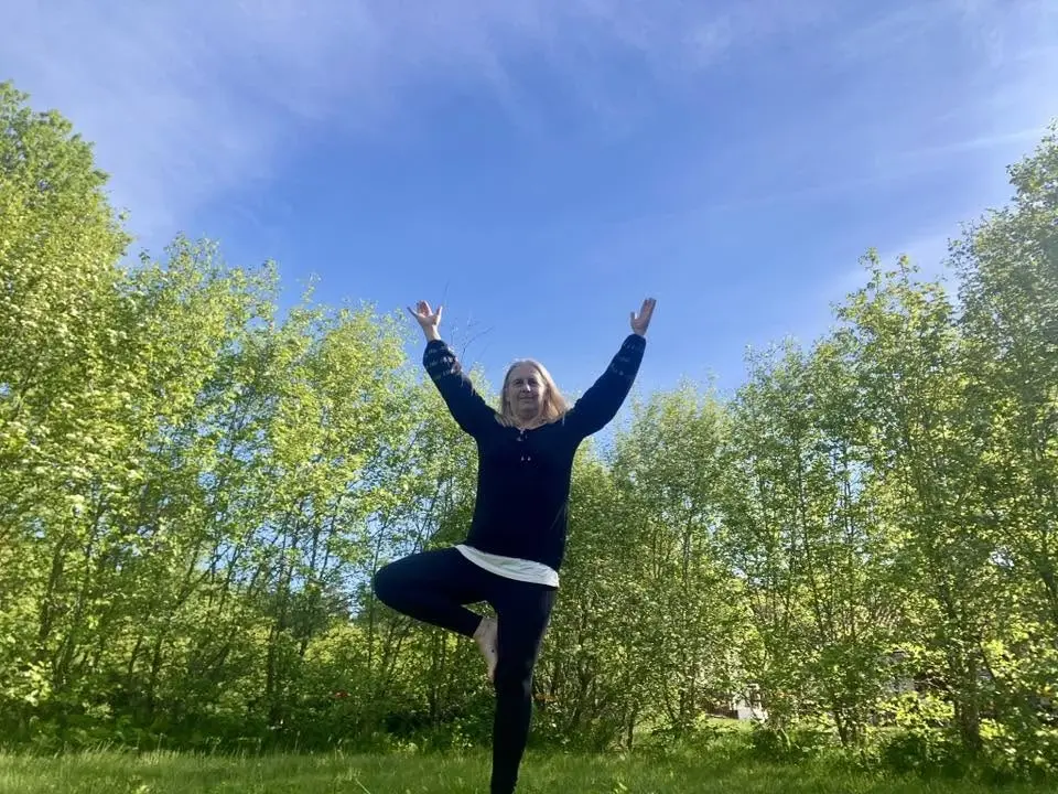 Sommaryoga boosta lymfsystemet
