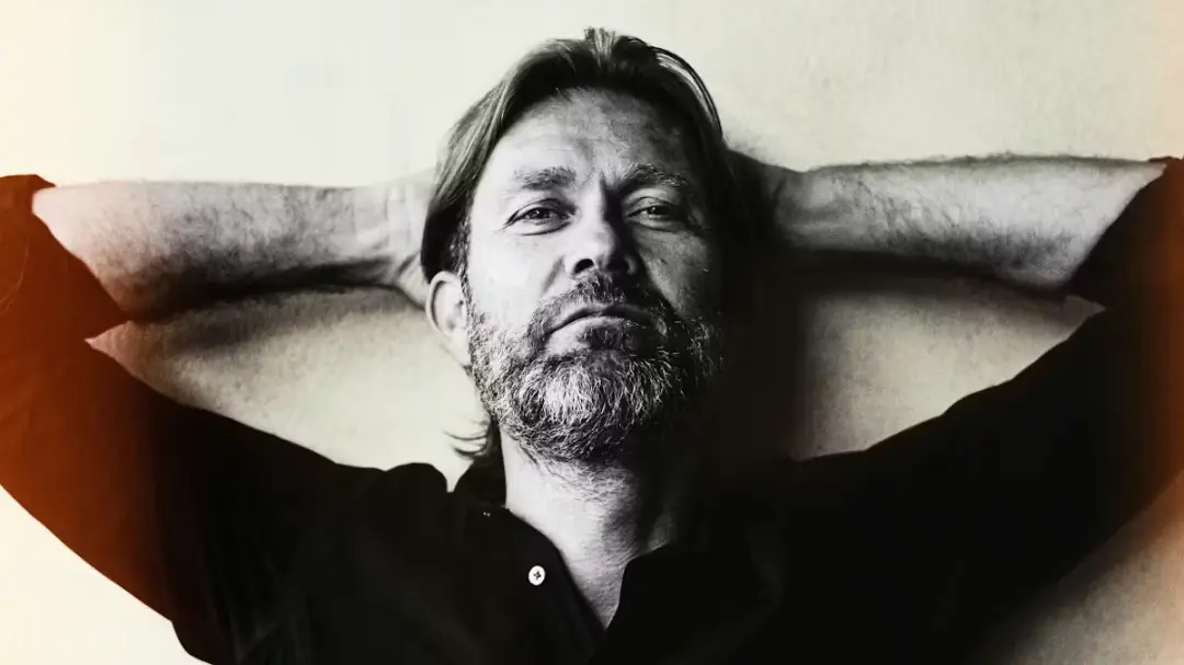 En stemningsfuld sommeraften: Mike Andersen Solo under tipi-teltet