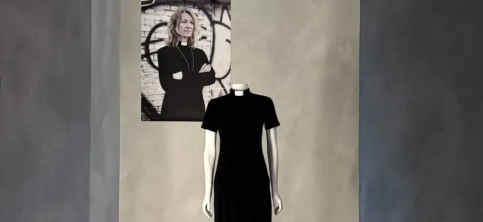 Inbjudan till invigning av nya butiken och Casual Priest Shop-in-shop