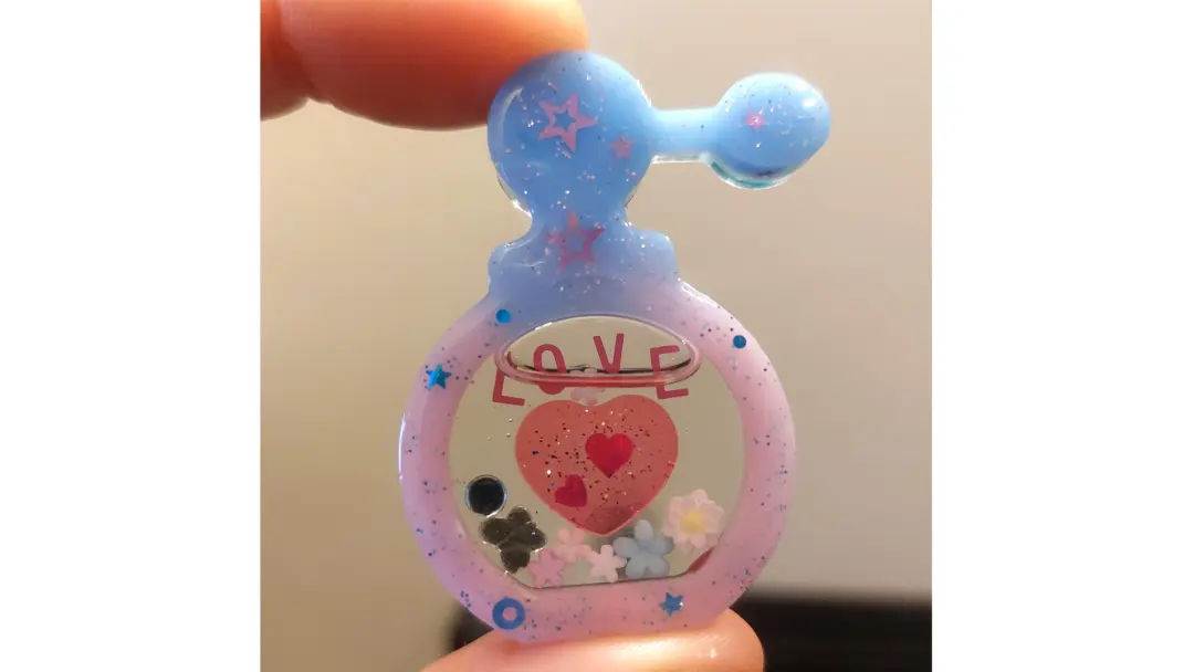Super Cute Resin Shaker Keychain Workshop. Kawaii creative craft fun resin art