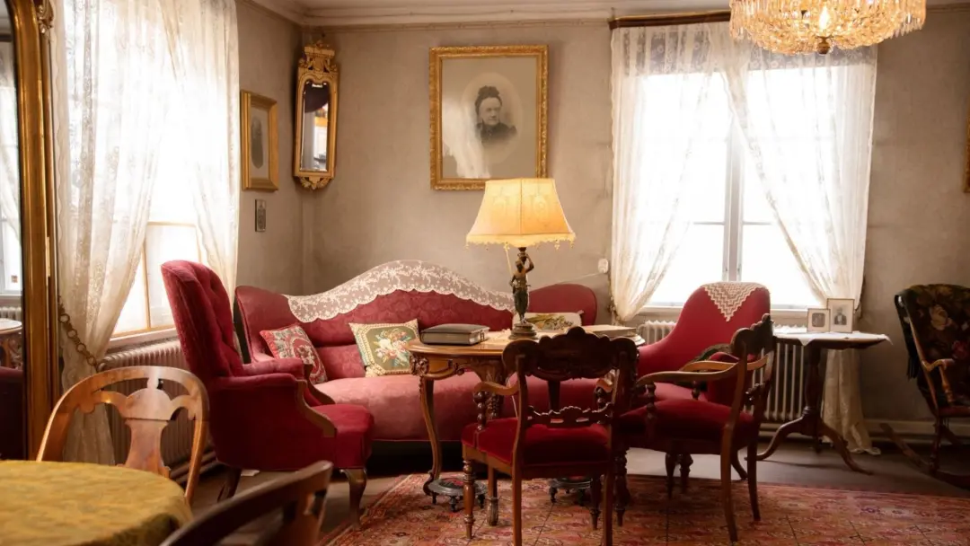 Aschanska gården på svenska