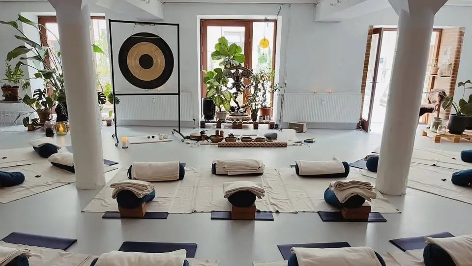 Press pause and Recenter - RESTORATIVE SOUNDBATH