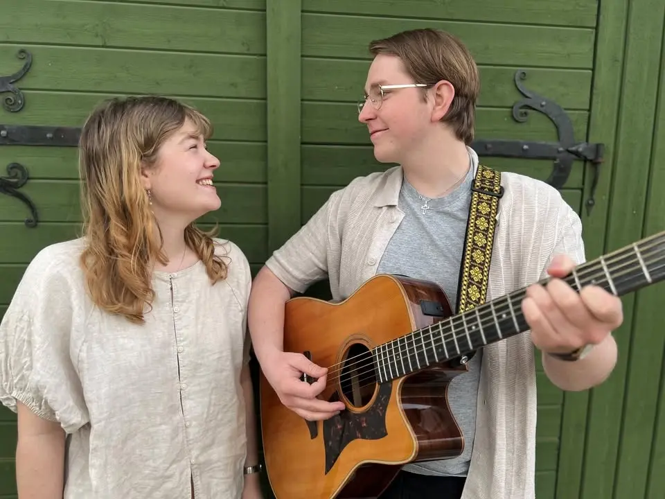 Räkmacka och livemusik kl. 17.00 den 16 juli 
