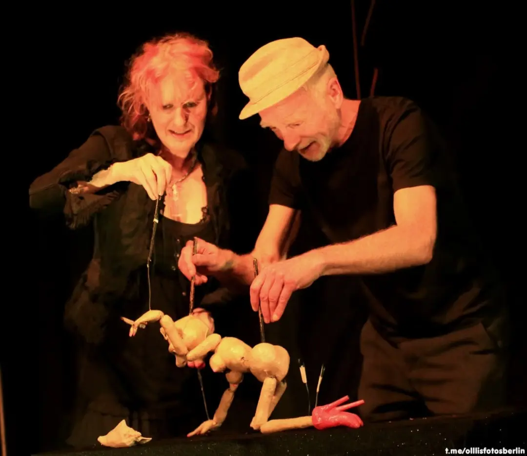 Welcome to Cabaret Puppette! Das Puppenkabarett – Abendshow