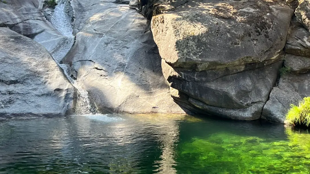 SENDERISMO SÚPER REFRESCANTE 💦GREDOS: POZAS 🏊‍♂️ JACUZZIS Y PISCINAS NATURALES