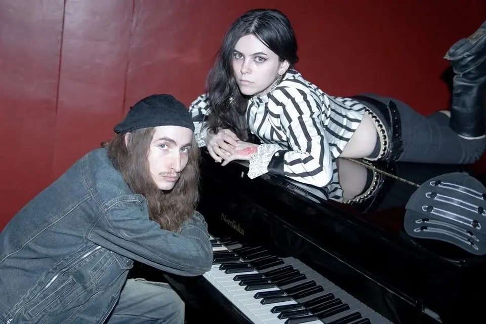 fantasy of a broken heart (indie rock/cloud rock, New-York) + suzi simonei