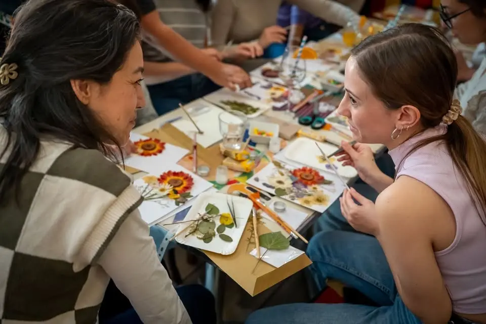 WORKSHOP: Art with Pressed Flowers – Prague
