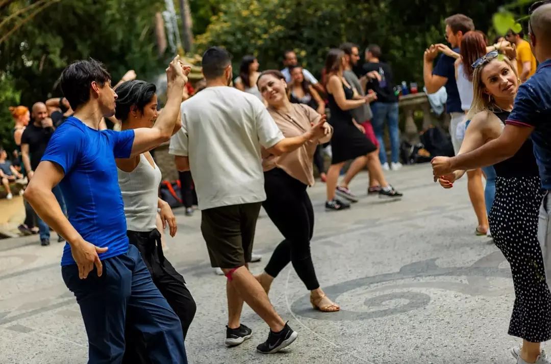 Letná Latin Sessions – salsa, bachata, zouk a kizomba pod širým nebem