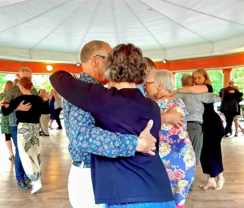 Sommartango i Regementsparken