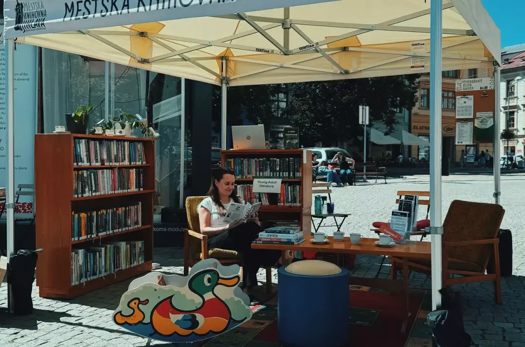 Léto s knihovnou – literatura a odpočinek v centru města