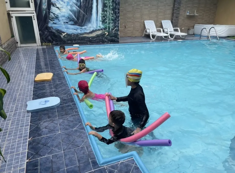 ESCUELA DE NATACIÓN