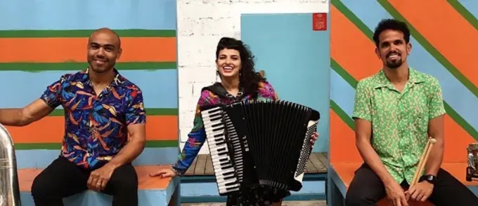 LÍVIA MATTOS