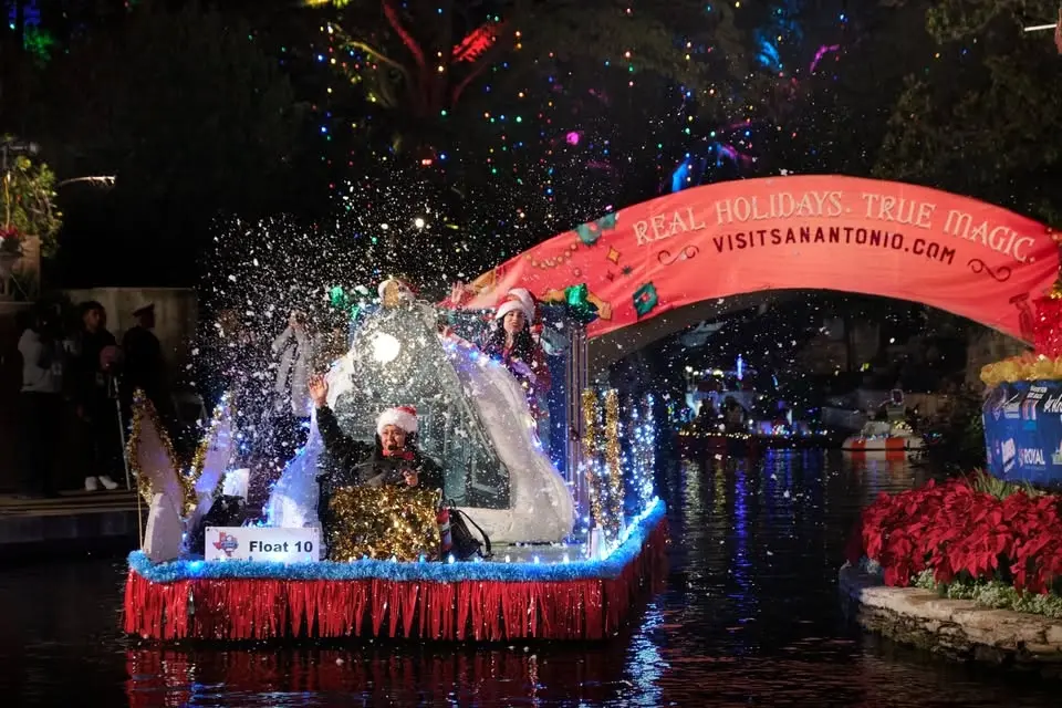 Ford Holiday River Parade 🎄