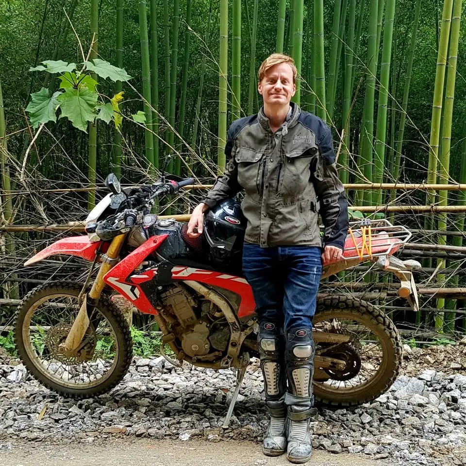På motorcykel gennem Sydamerika, Afrika og Asien v. Villads Mortensen