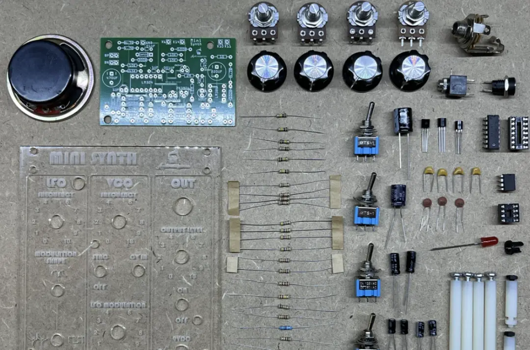Taller de Mini Synth with mutan monkey instruments