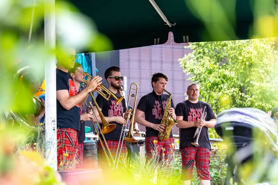 Sunday Live Music at Barge East | Gardens & Terrace
