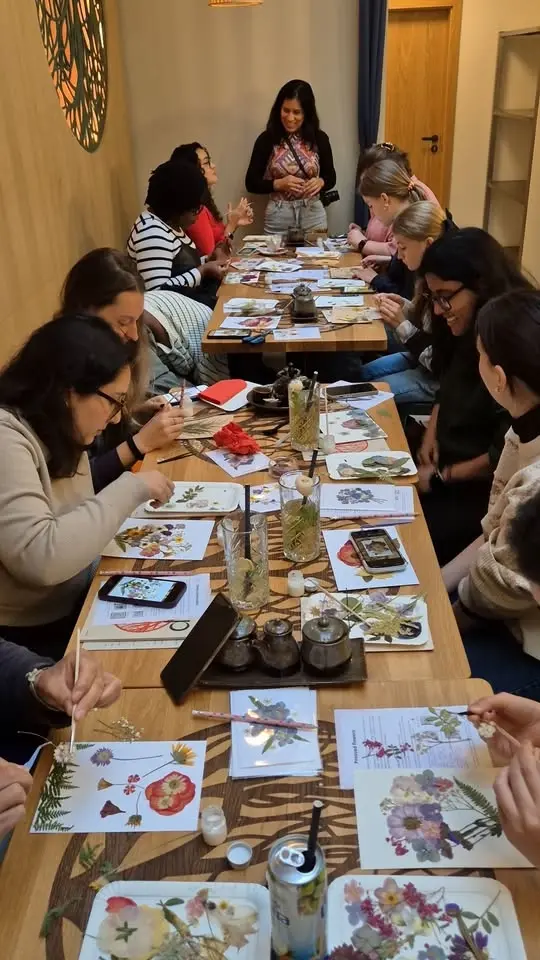 WORKSHOP: Art with Pressed Flowers in Prague.