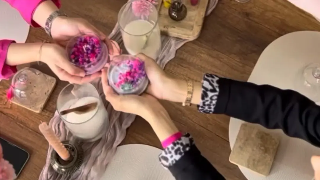 Jasmea woman candle workshop event