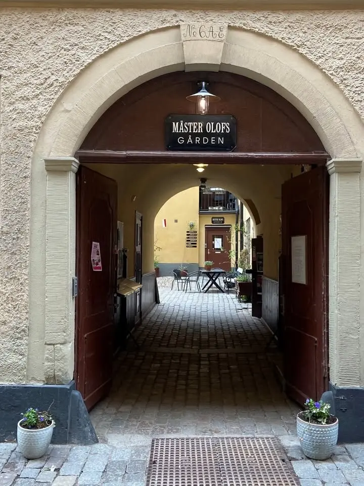 Frigörande dans i Gamla Stan