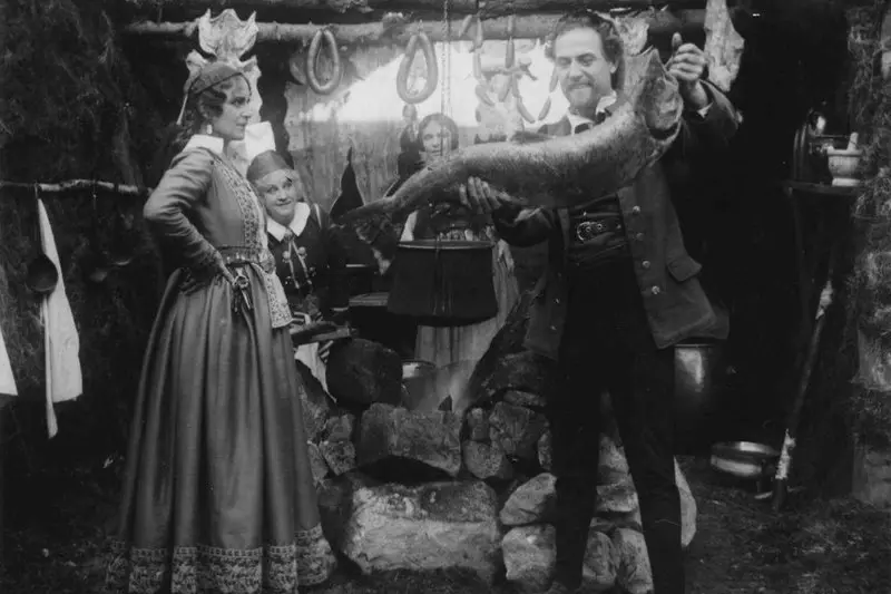 The Outlaw and His Wife with live music