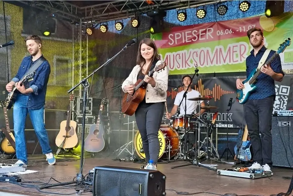 Music & River The Strangers mit Easy Krohn (D) 