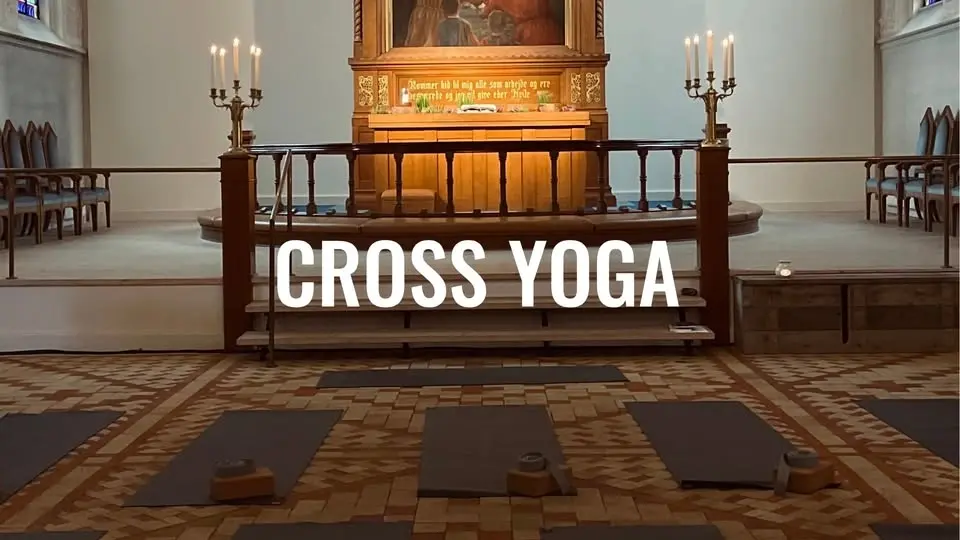 Cross Yoga i Vor Frelsers Kirke 