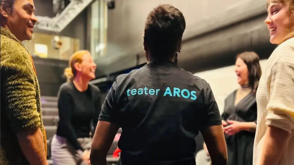 Träna svenska genom teater - Med Teater Aros