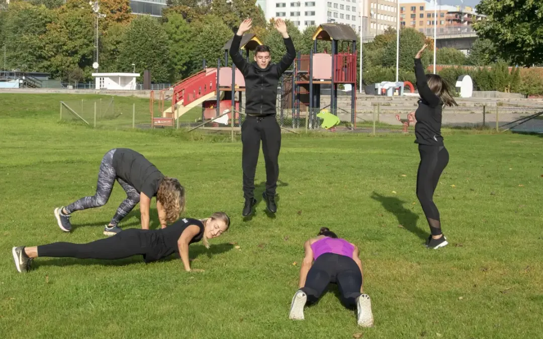 Multiträningspass utomhus med Forsgrénska