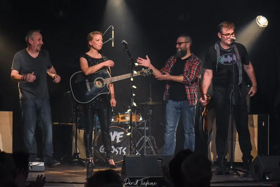 We Ghosts: Full Band Live i Sverige