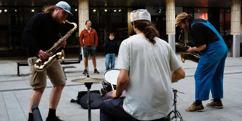   Oulon _ Kestetuka  (Fin) Punk Jazz 