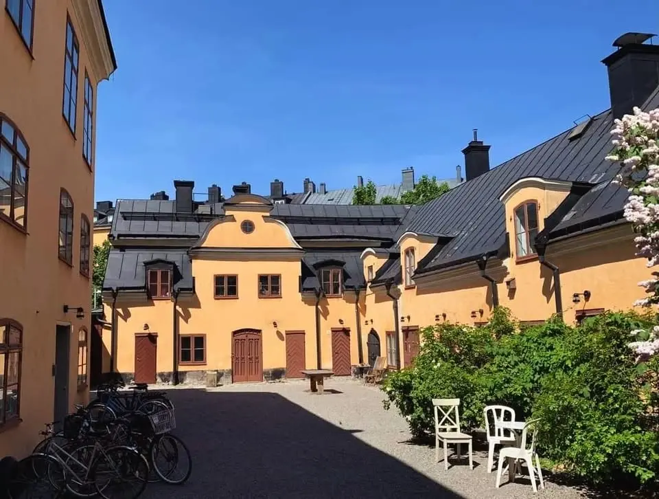 Loppis i vacker 1700-talsmiljö på Södermalm