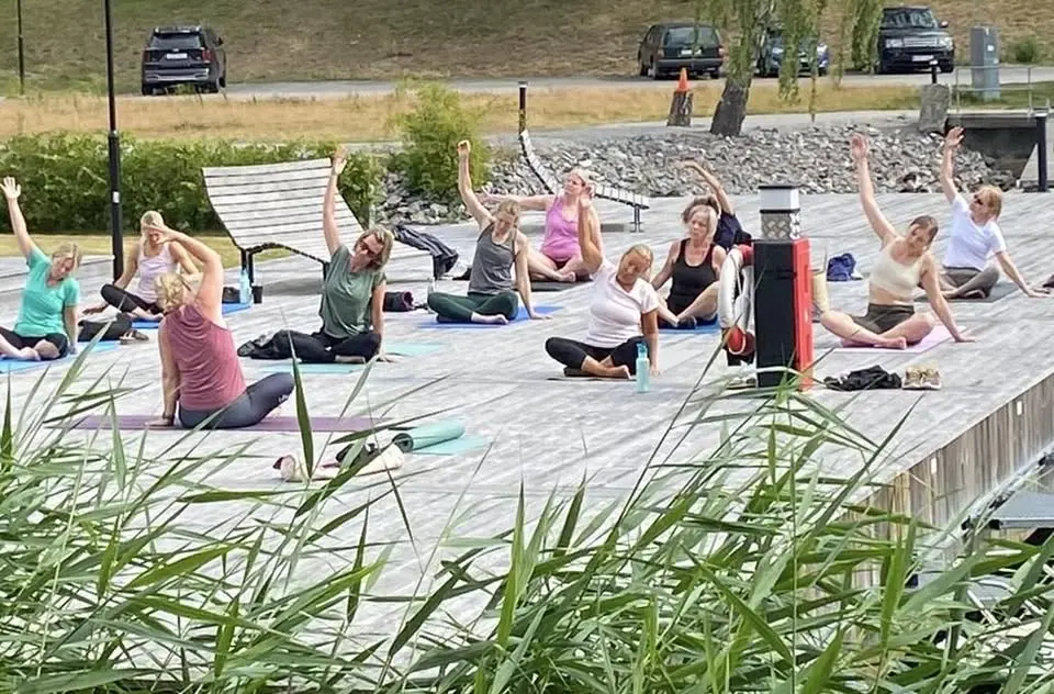 Sommaryoga i Rindö Hamn 